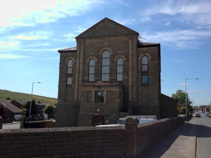 1 Bedroom Flat To Rent In New Line, Bacup, OL13