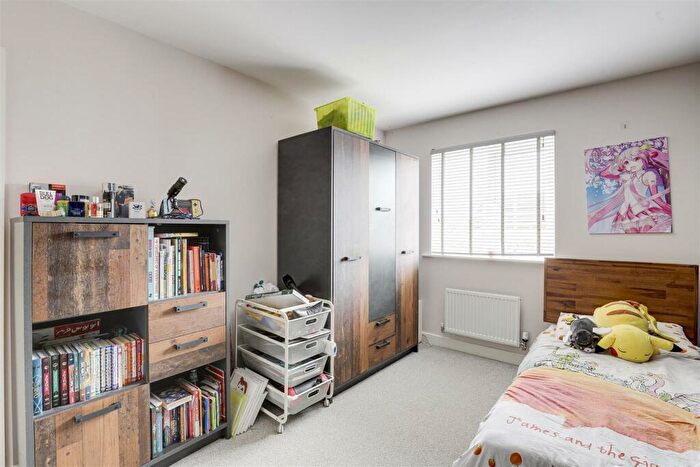 4 Bedroom Detached House For Sale In Chalfont Drive, Beechdale, Nottinghamshire, NG8