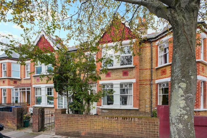 2 Bedroom Flat To Rent In Windermere Road, London, W5