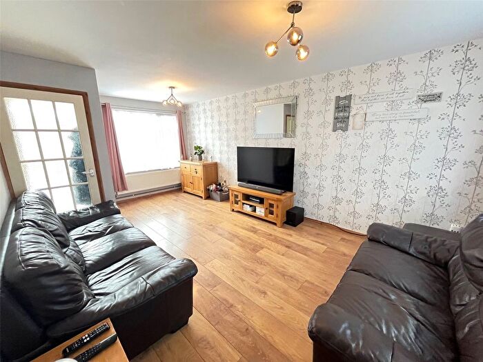 3 Bedroom Terraced House For Sale In Drake Close, Daventry, Northamptonshire, NN11