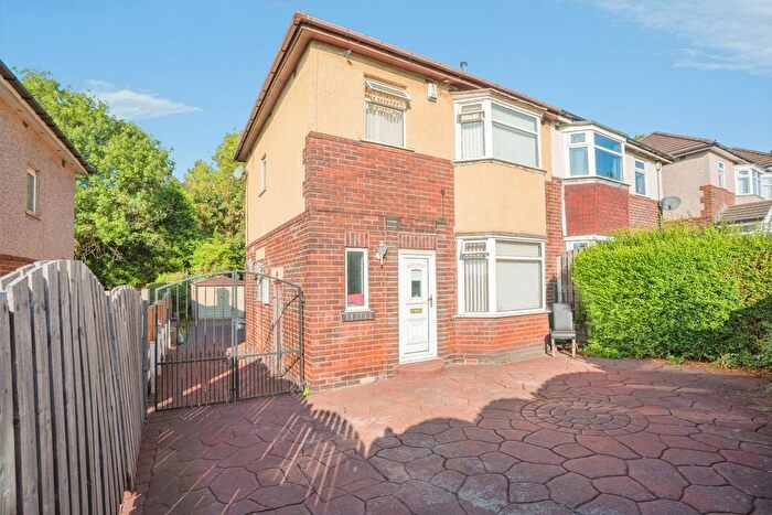 3 Bedroom Semi-Detached House For Sale In Cooks Wood Road, Sheffield, S3