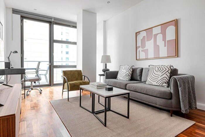 2 Bedroom Flat To Rent In Discovery Dock, South Quay Square, Tower Hamlets, Canary Wharf, E14