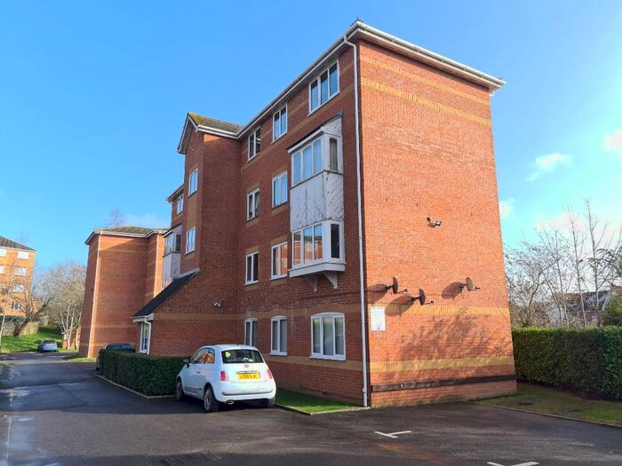 2 Bedroom Flat To Rent In The Grove, Aldershot GU11