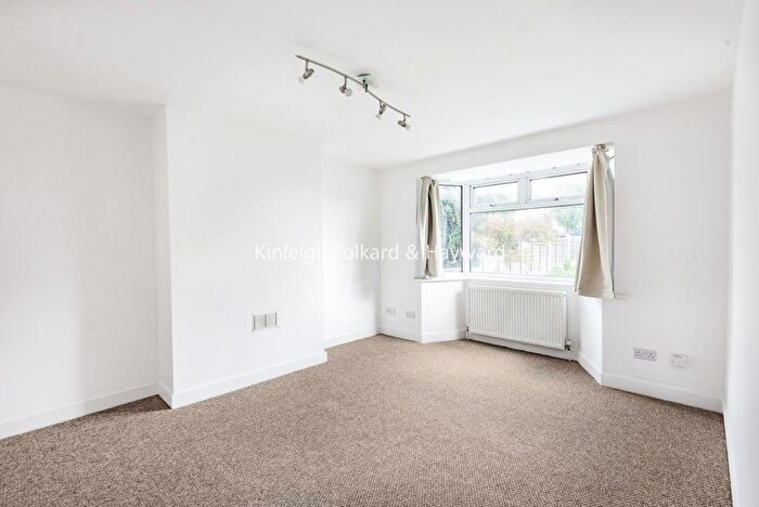 2 Bedroom Flat To Rent In Marlborough Gardens, London, N20