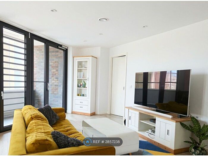 3 Bedroom Flat To Rent In Millstream Tower, London, N17