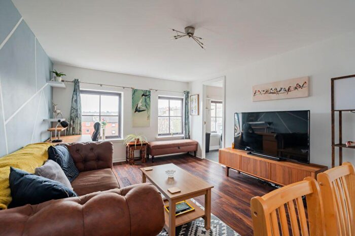 1 Bedroom Flat For Sale In / Restalrig Drive, Edinburgh, EH7