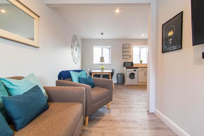 2 Bedroom Flat To Rent In Victoria Road, Leeds, LS6
