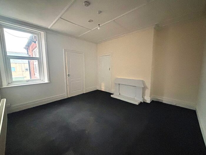 3 Bedroom Flat To Rent In Breamish Street, Jarrow, NE32