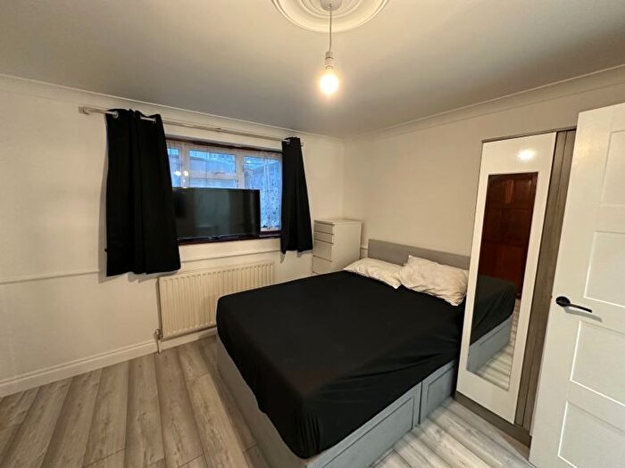 Studio To Rent In Hermit Road, London, E16