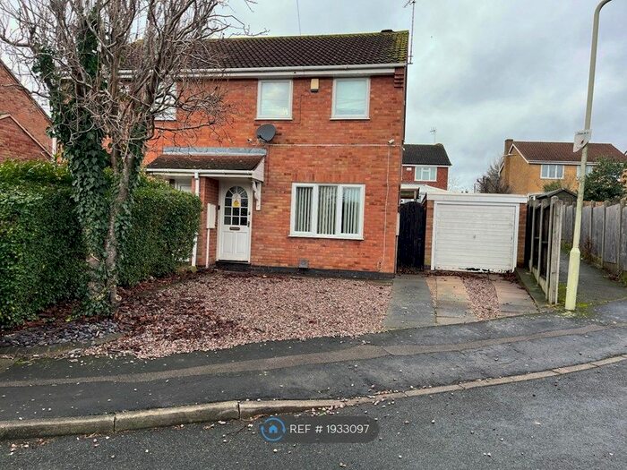 3 Bedroom Semi-Detached House To Rent In Clover Close, Leicester, LE19
