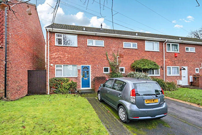 3 Bedroom End Of Terrace House For Sale In Colliers Way, Reading, Berkshire, RG30