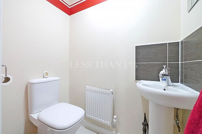 3 Bedroom Terraced House For Sale In Lockgate Road -, NN4