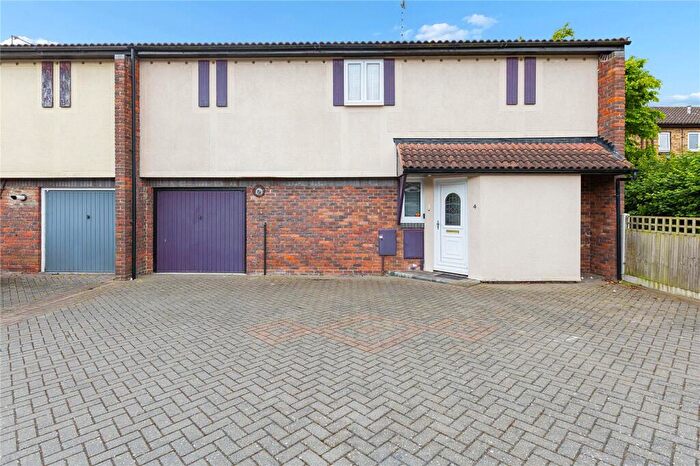 3 Bedroom Semi-Detached House For Sale In Cashmere Way, Basildon, Essex, SS16