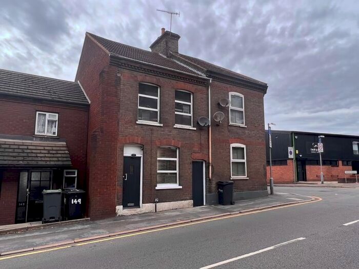 3 Bedroom Terraced House To Rent In Hitchin Road, Luton, LU2