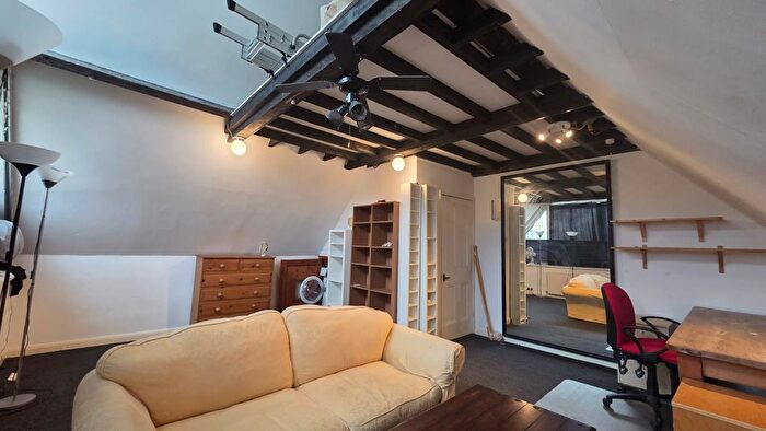 1 Bedroom Flat To Rent In Mildridge Farmhouse, Horton Road, Slough, Berkshire, SL3