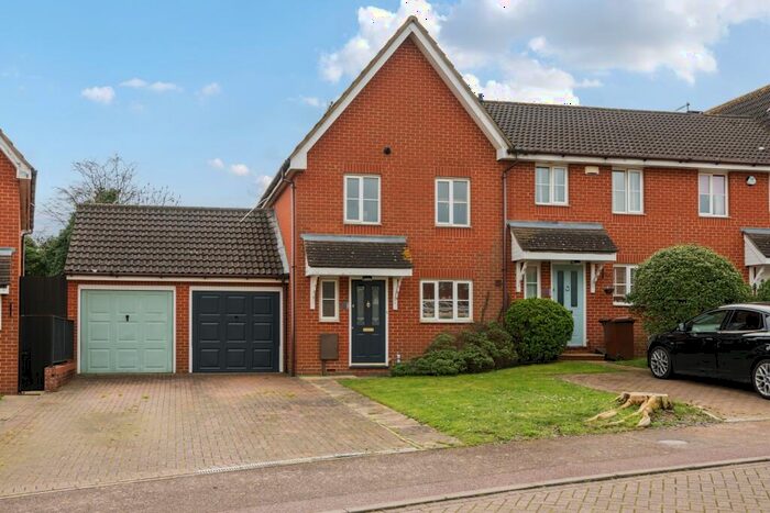 3 Bedroom Semi-Detached House To Rent In Hertsfield Avenue Rochester, ME2