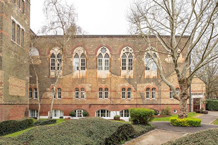 2 Bedroom Flat For Sale In Victory Road, Wanstead, E11