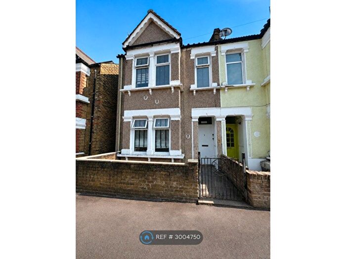 2 Bedroom Flat To Rent In Woodlands St, London, SE13