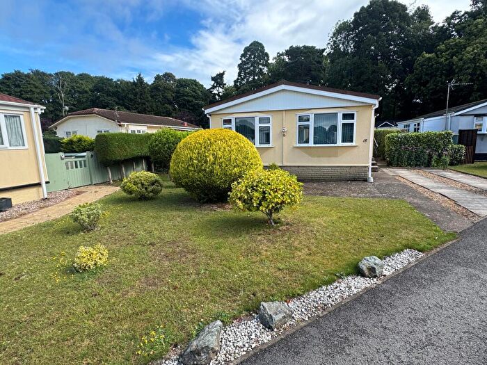 2 Bedroom Park Home For Sale In Pine Crescent, Overstone Lakes, NN6