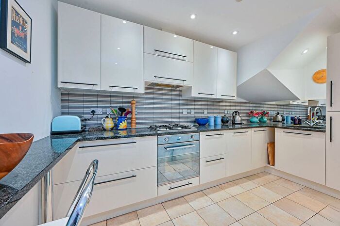 2 Bedroom End Terrace House For Sale In Langford Close, Acton, London, W3