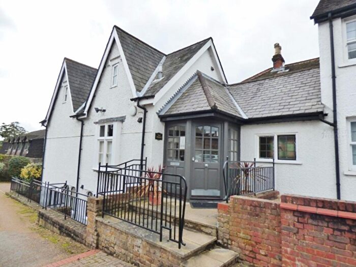 1 Bedroom Flat To Rent In Leatherhead, KT22