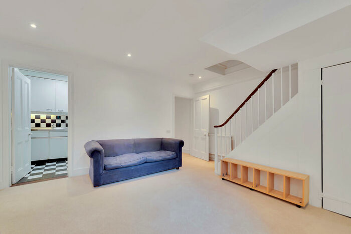 2 Bedroom Apartment To Rent In Albert Street, London, NW1