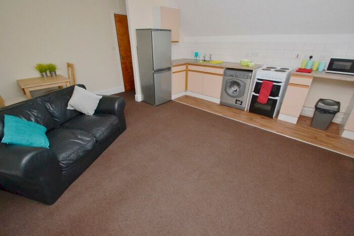 2 Bedroom Flat To Rent In Musters Road, West Bridgford, NG2
