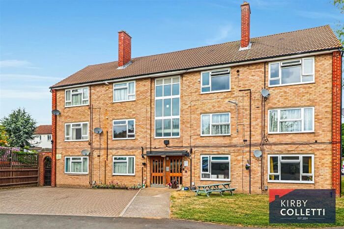 2 Bedroom Flat For Sale In Berkeley Close, Ware, SG12