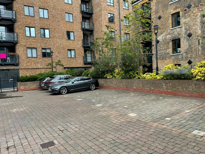 Garage / Parking To Rent In Curlew Street, London, SE1