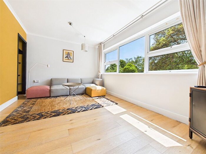 2 Bedroom Maisonette To Rent In Wellington Road, Hampton Hill, TW12