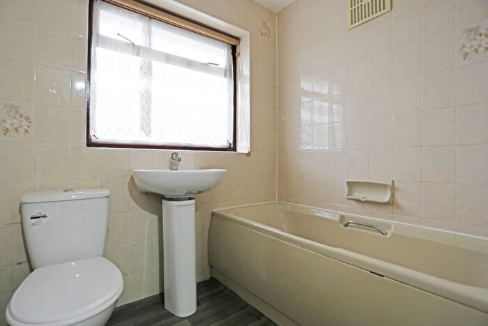 4 Bedroom Semi-Detached House To Rent In Lovell Walk, Elm Park, Rainham, RM13