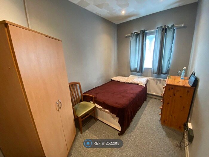 3 Bedroom Flat To Rent In Derby Road, Southampton, SO14