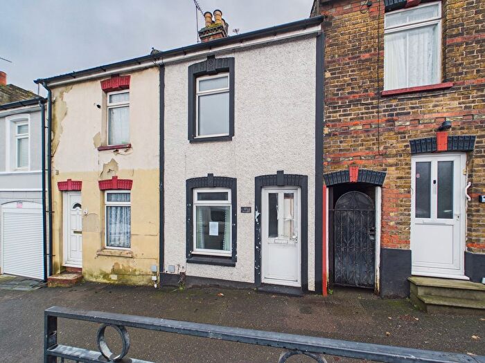 2 Bedroom Terraced House For Sale In Gads Hill, Gillingham, ME7
