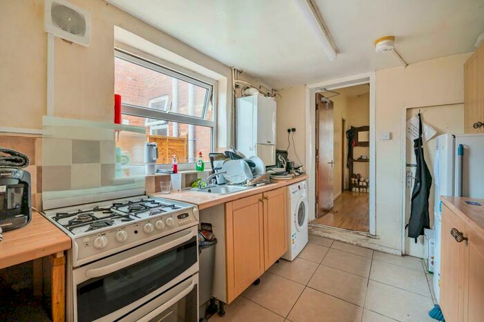 5 Bedroom Terraced House To Rent In James Street, Student Bedroom, OX4
