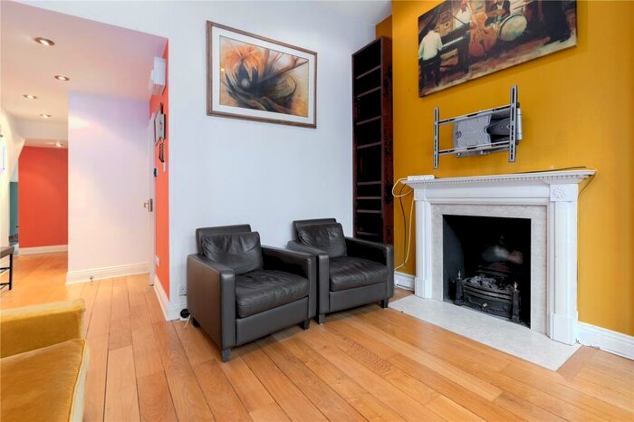 2 Bedroom Apartment To Rent In Wharfedale Street, London, SW10