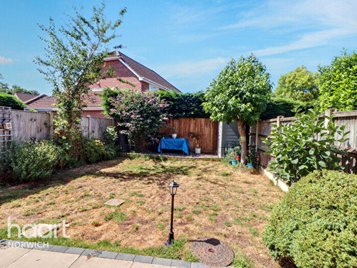 3 Bedroom Semi-Detached House For Sale In Naseby Way, Norwich, NR7