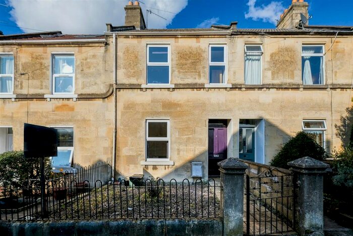 4 Bedroom Terraced House To Rent In West Avenue, Bath, BA2
