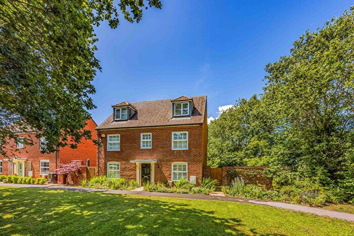 5 Bedroom Detached House For Sale In Baileys Way, Hambrook, PO18