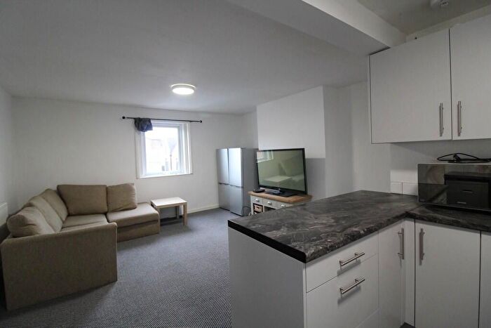 3 Bedroom Flat To Rent In Folkestone Road, Walthamstow, E17