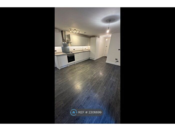 2 Bedroom Flat To Rent In Rosebery Lodge, Epsom, KT18