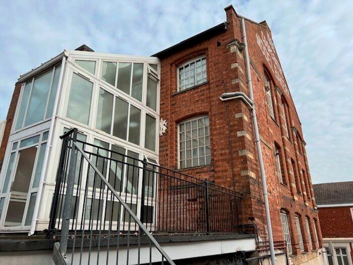 3 Bedroom Flat To Rent In King Street, Kettering, NN16