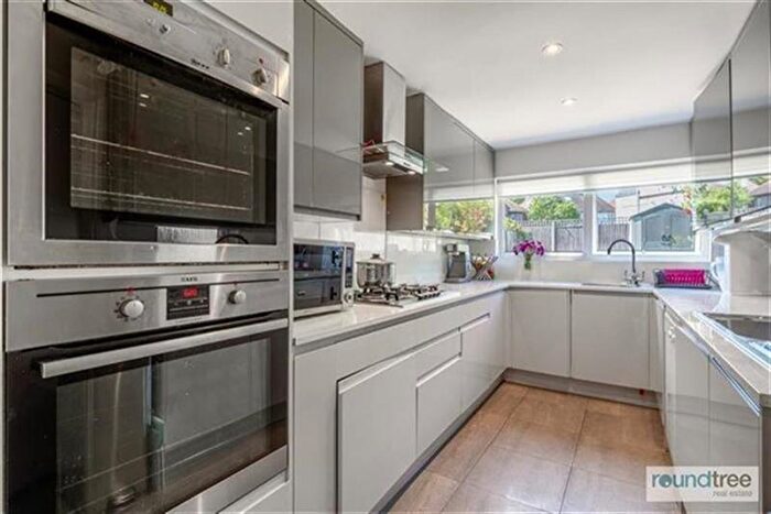 5 Bedroom Semi-Detached House For Sale In Leeside Crescent, Golders Green, NW11
