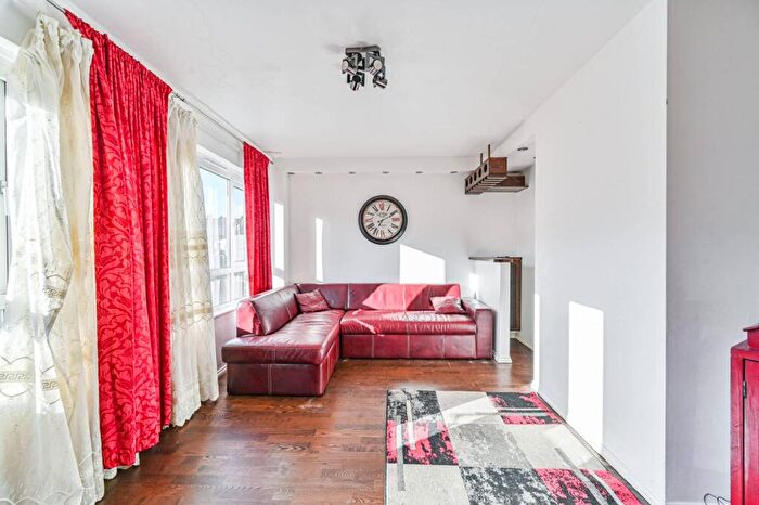 2 Bedroom Flat For Sale In Upton Road, Woolwich, London, SE18