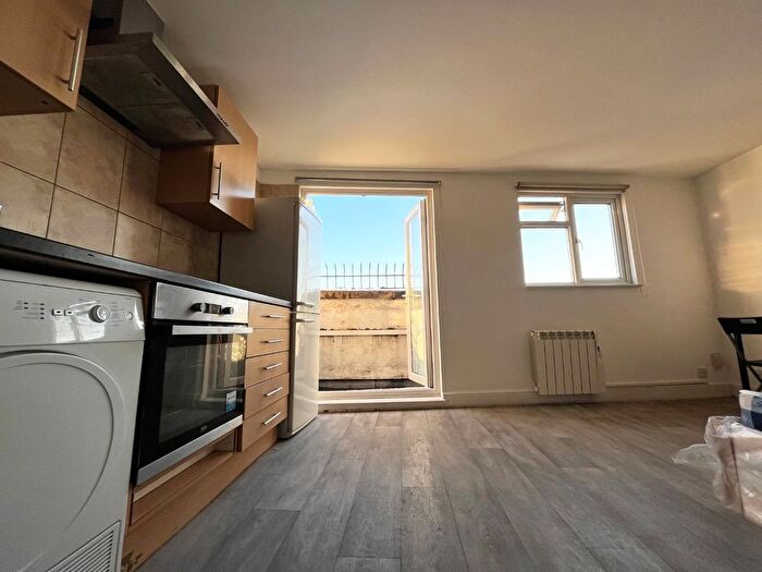 Studio To Rent In Seven Sisters Road, London, N7