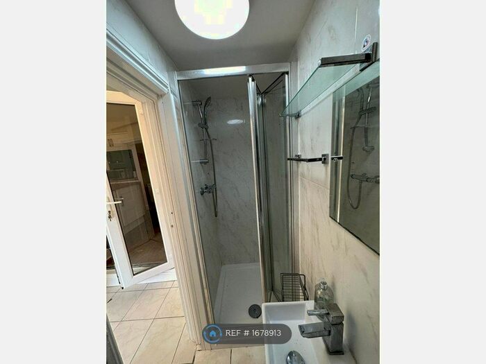 3 Bedroom Terraced House To Rent In Essex Road, Romford, RM7