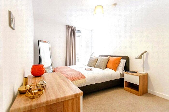 2 Bedroom Apartment To Rent In Exchange Square, The Priory Queensway, Birmingham, West Midlands, B4
