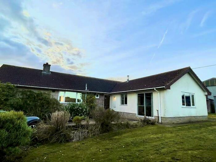 4 Bedroom Detached Bungalow To Rent In Beech Down Bungalow, EX6