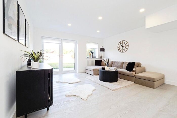 3 Bedroom Terraced House For Sale In Boss Close, Hornchurch, Essex, RM12