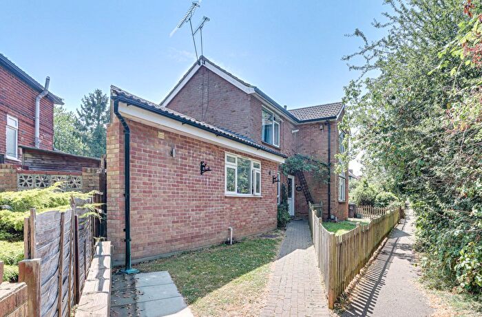 2 Bedroom Flat For Sale In Reynolds Crescent, Sandridge, St. Albans, AL4