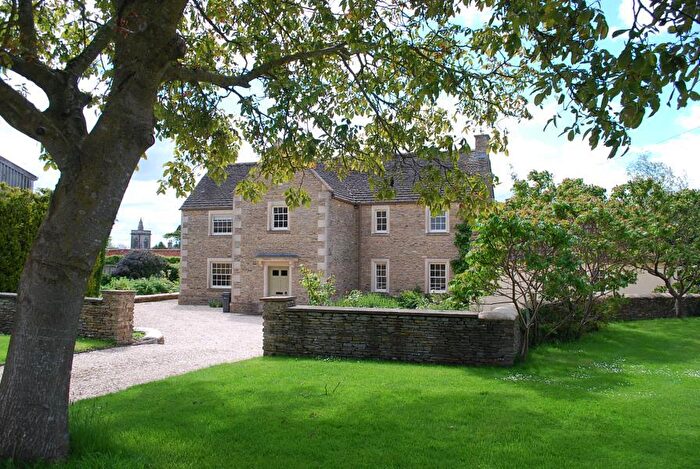 4 Bedroom Farm House To Rent In The Street, Shipton Moyne, GL8